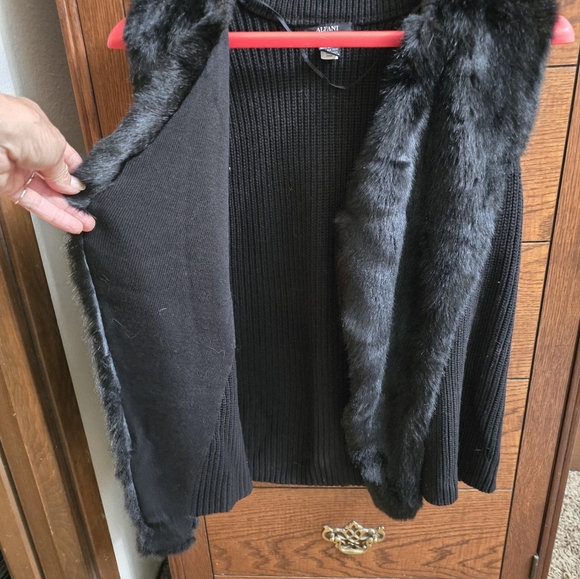 Like New Alfani petite Fur collar sweater vest. - Picture 2 of 4